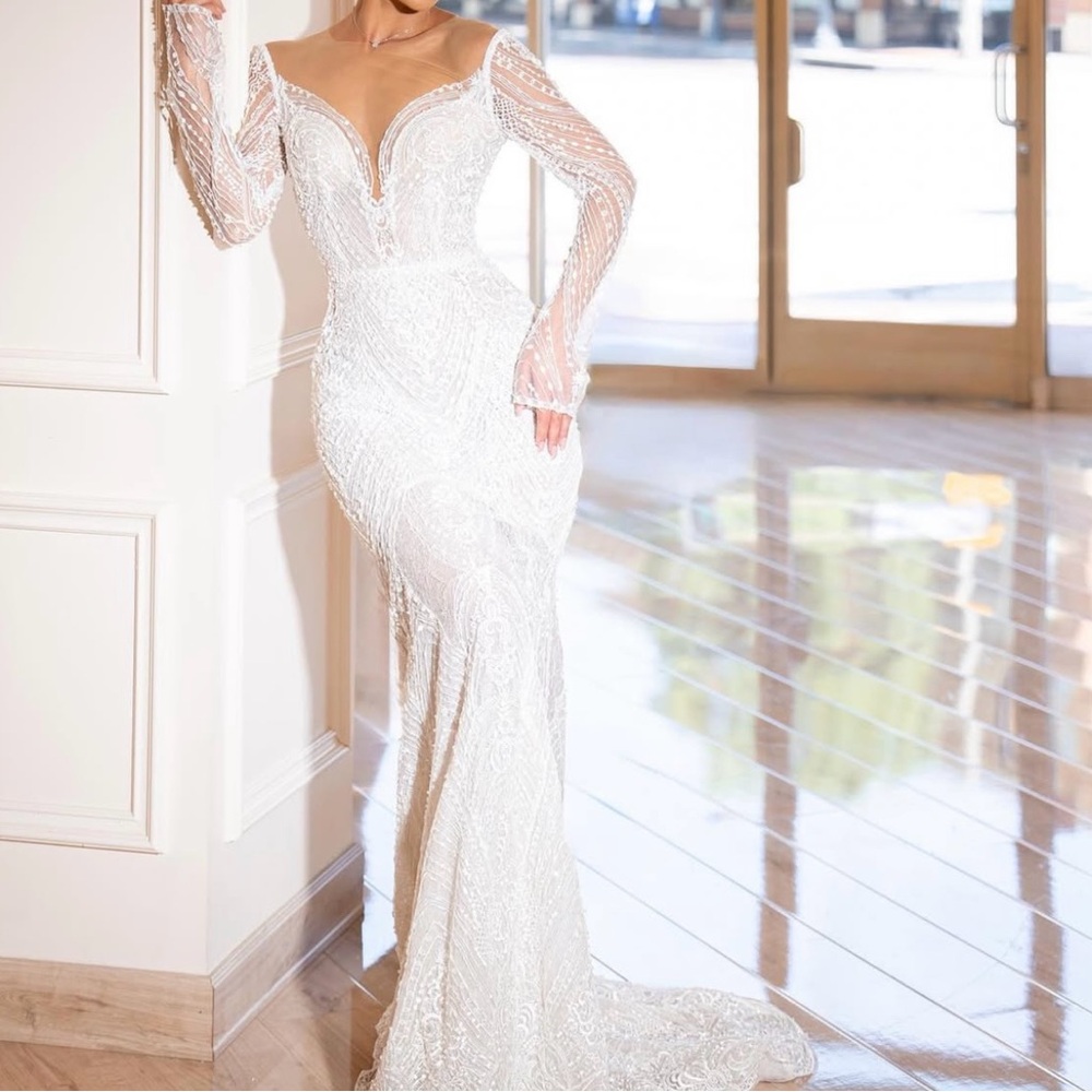 Elegant White Custom Made Lace Wedding Gown. New with tags. XS/S